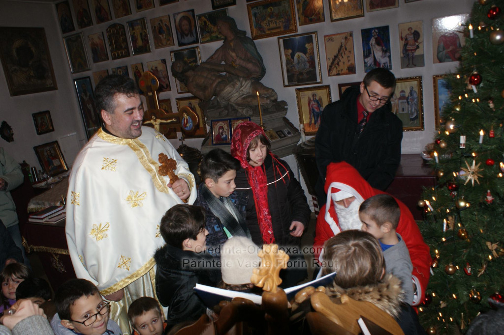 Mos Craciun a ajuns si in anul 2013 la copii de la Biserica Ortodoxa Romana Straubing * www.credinta-ortodoxa.com